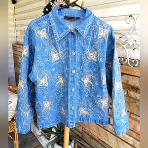 Vintage Life Style Woman’s Blue Denim Embroidered Button Up_ Large